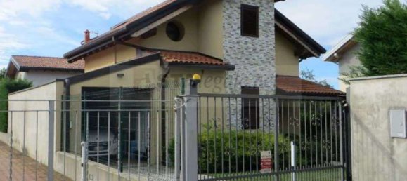 Casa de 4 habitaciónes en Cogliate, Italy No. 3653 14