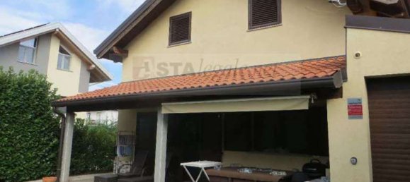 Casa de 4 habitaciónes en Cogliate, Italy No. 3653 29