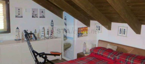 Casa de 4 habitaciónes en Cogliate, Italy No. 3653 25