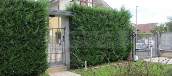 Casa de 4 habitaciónes en Cogliate, Italy No. 3653 5