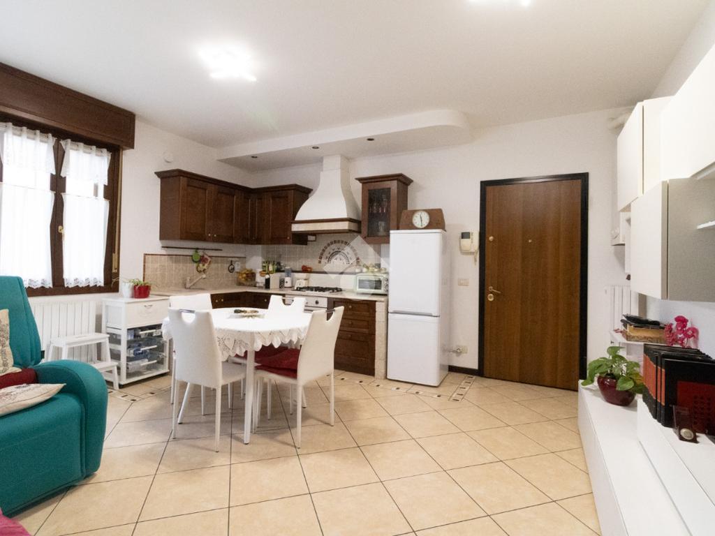 Apartamento de 2 dormitorios en Carpi, Italy No. 151007