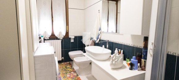 Apartamento de 2 dormitorios en Carpi, Italy No. 151007 10