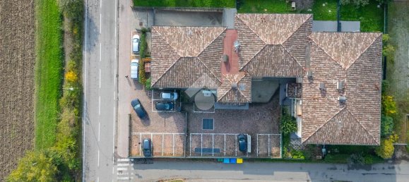 Apartamento de 2 dormitorios en Carpi, Italy No. 151007 19