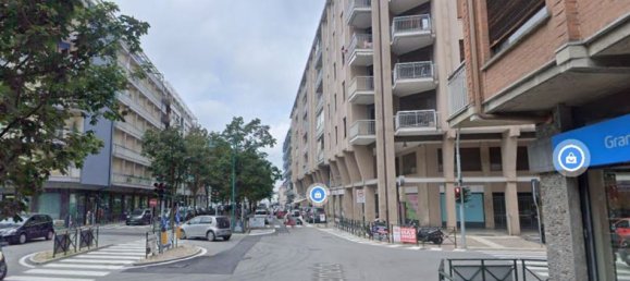 4-salle Appartement à Chivasso, Italy No. 14506 19