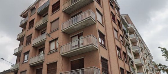 4-salle Appartement à Chivasso, Italy No. 14506 2
