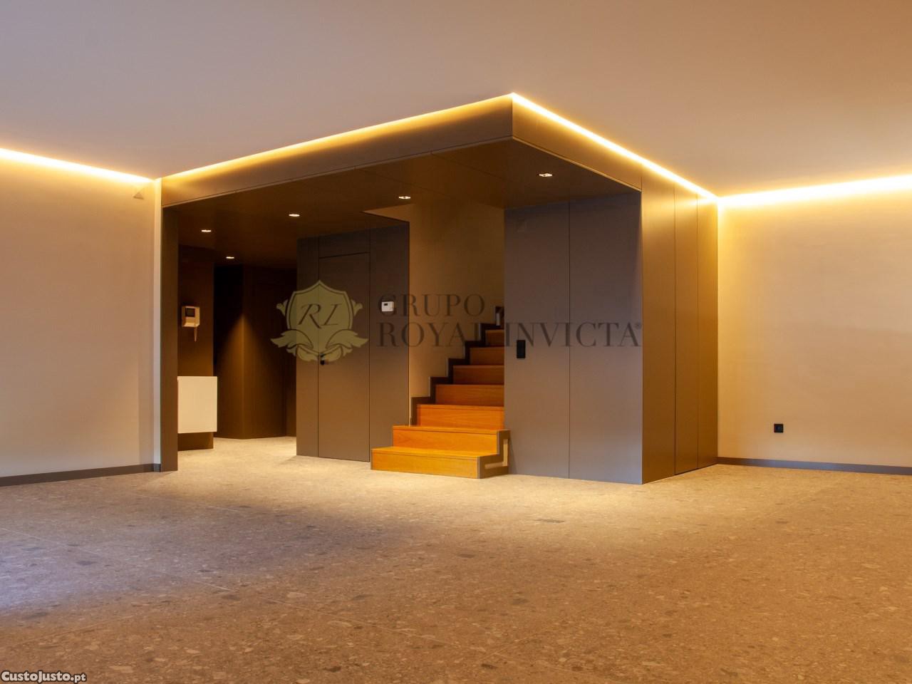 4 bedrooms Duplex in Porto, Portugal No. 117611