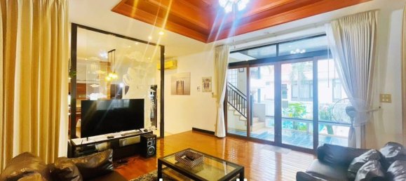 4 bedrooms Villa in Pattaya, Thailand No. 14601 3
