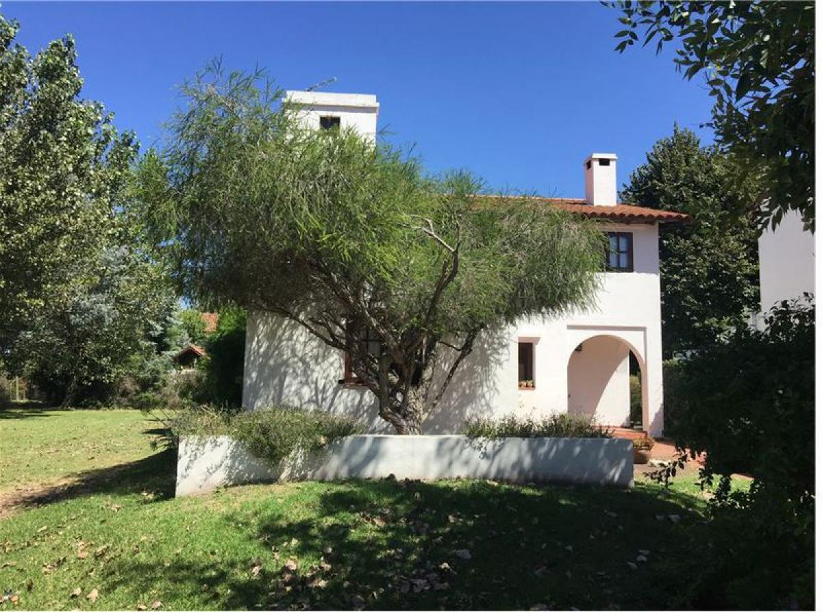 5 bedrooms House in Escobar, Argentina No. 90101