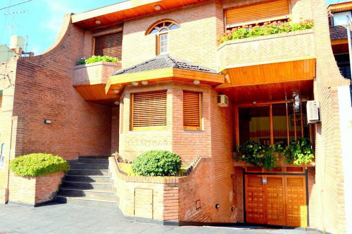 3 bedrooms House in Vicente Lopez, Argentina No. 2149
