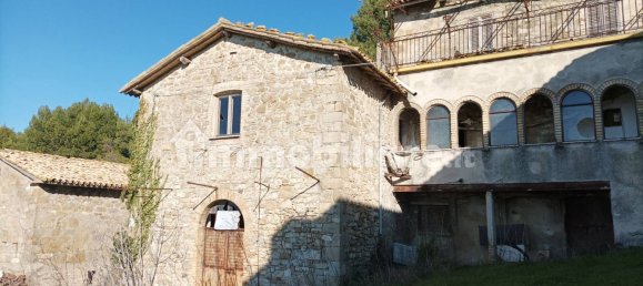 5 bedrooms House in Assisi, Italy No. 5563 2