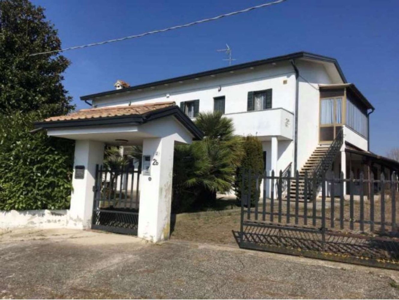 7 rooms Apartment in Campolongo Maggiore, Italy No. 15460