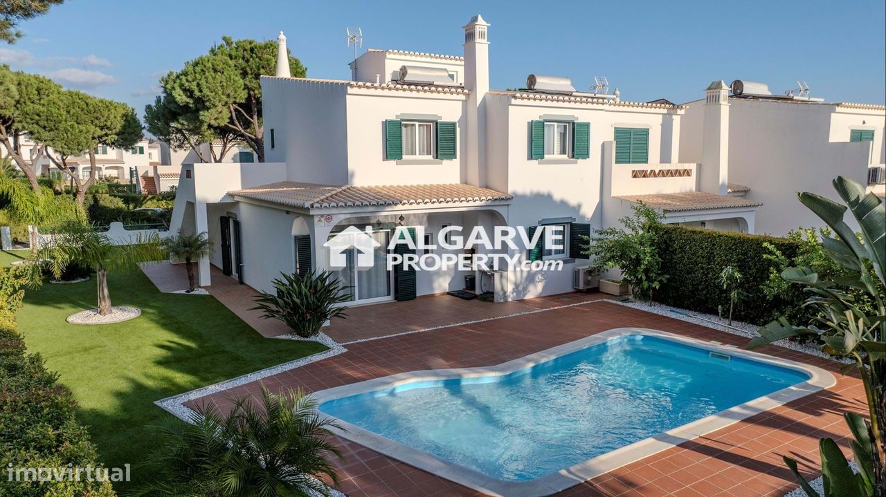 4 غرف نوم منزل في Quarteira, Portugal رقم 89319