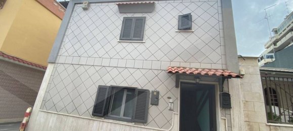 3-Zimmer Haus in Bari, Italy, Nr. 27236 2