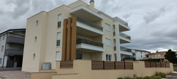 2 Schlafzimmer Wohnung in Povljana, Croatia, Nr. 215 2