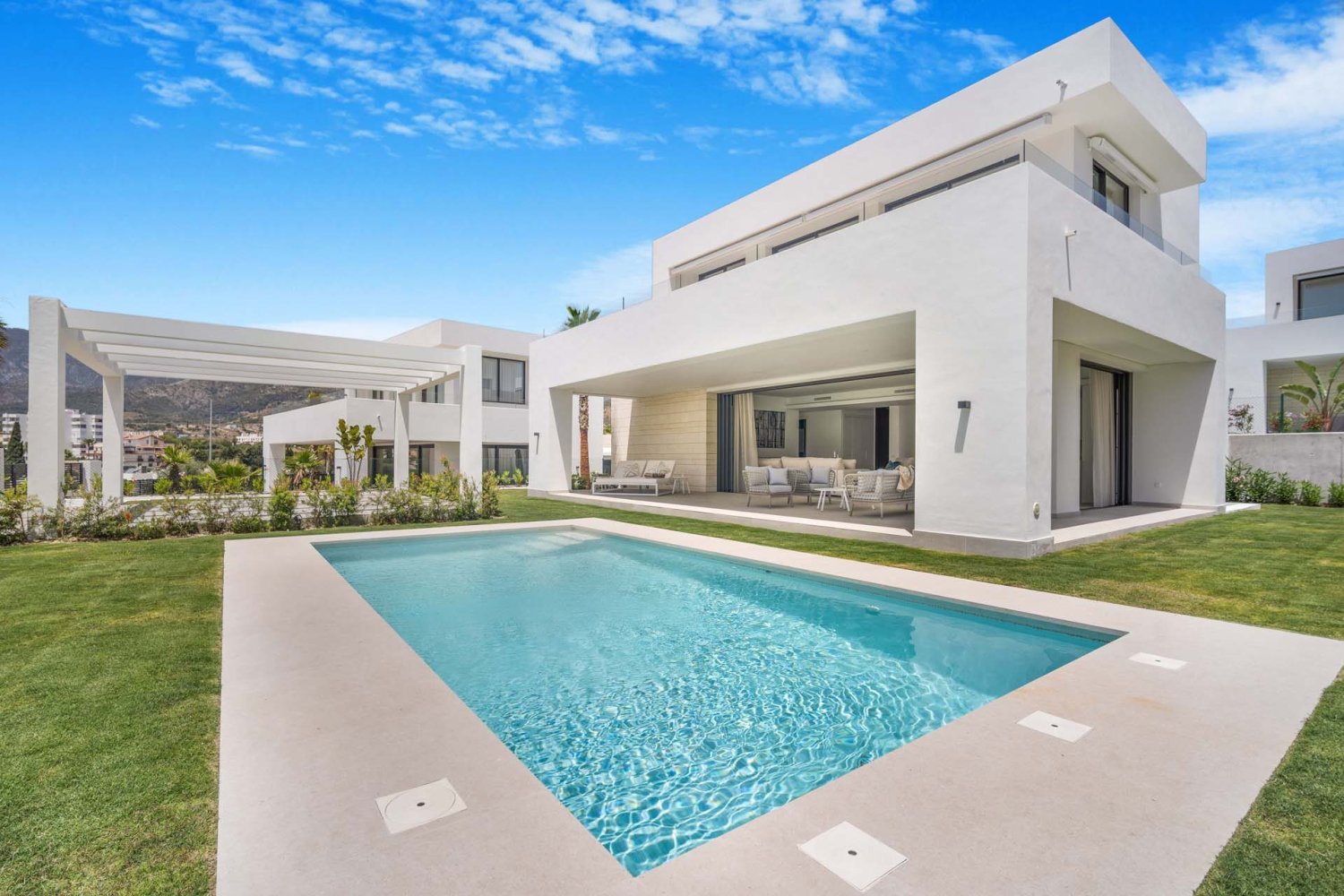 6 bedrooms Villa in Marbella, Spain No. 106179