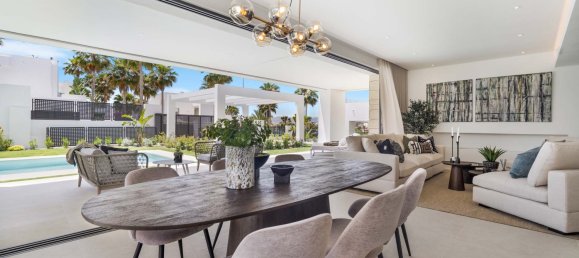 6 bedrooms Villa in Marbella, Spain No. 106179 2