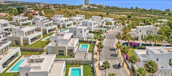 6 bedrooms Villa in Marbella, Spain No. 106179 8