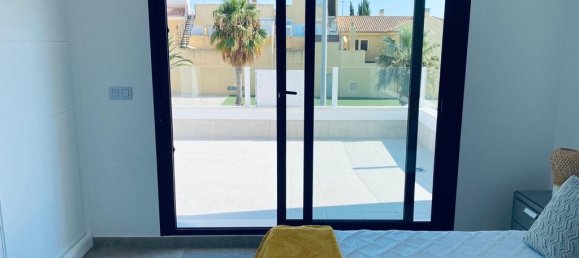 3 غرف نوم فيلا في Pilar de la Horadada, Spain رقم 16654 16