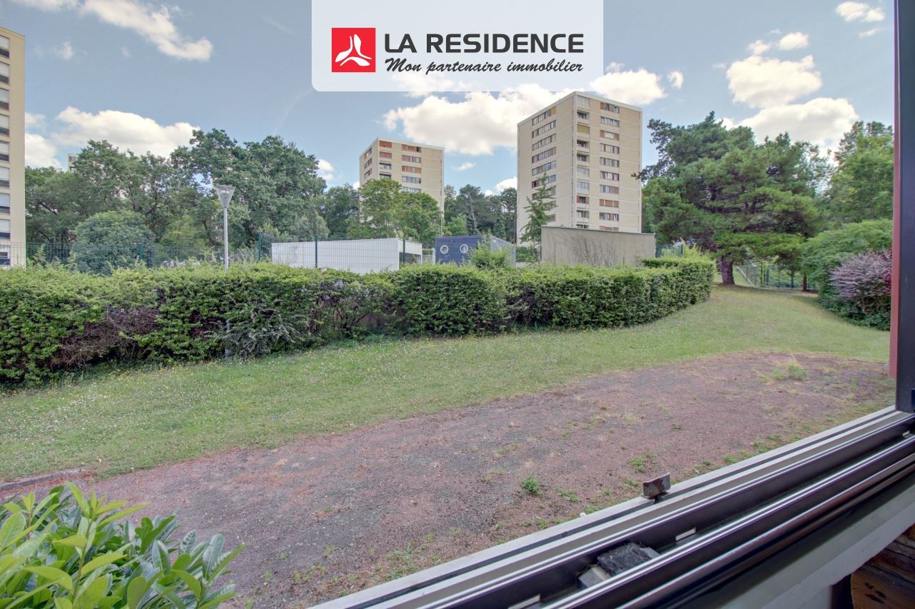 Квартира с 2 спальнями в Пуасси, Франция № 176127