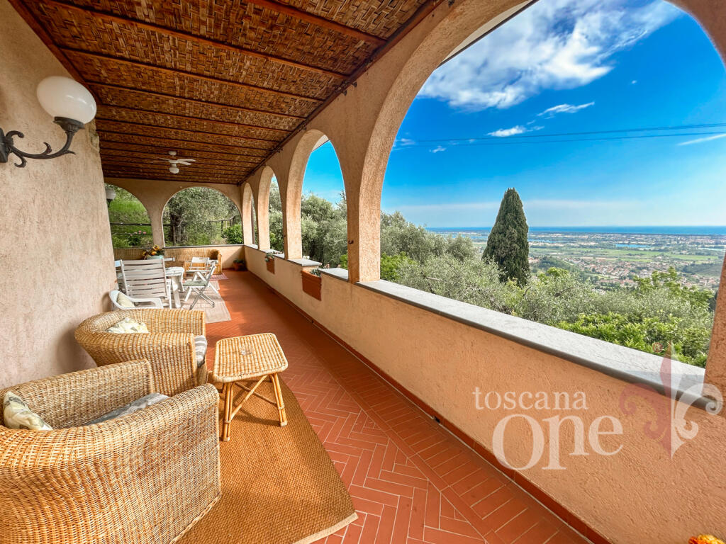 Villa de 4 dormitorios en Massarosa, Italy No. 82454