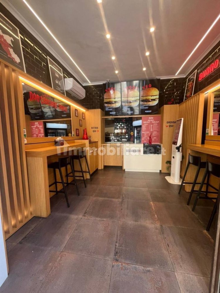 4 rooms Commercial property in Rome, Italy No. 340317