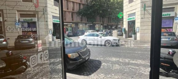 4 rooms Commercial property in Rome, Italy No. 340317 17