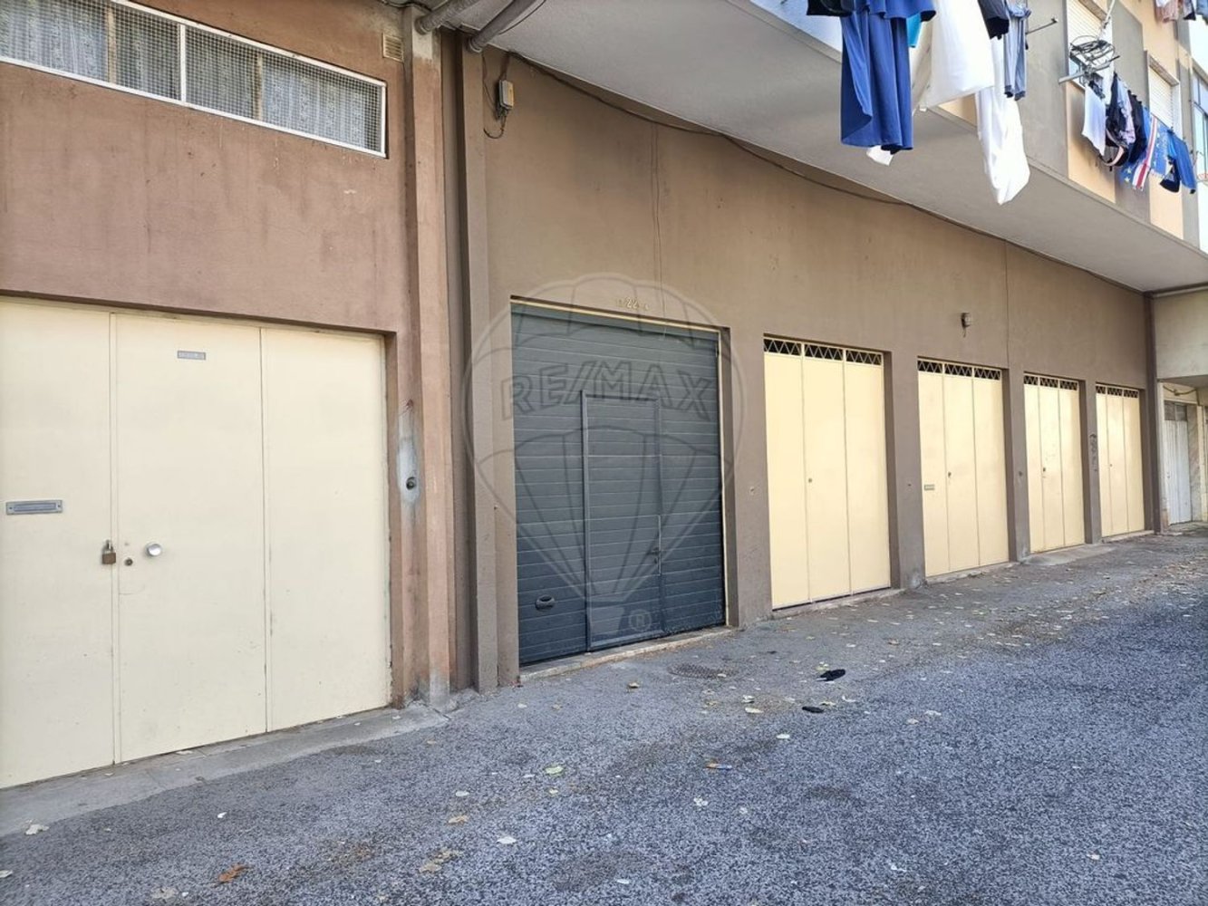 29m² Garage in Rio de Mouro, Portugal No. 65835