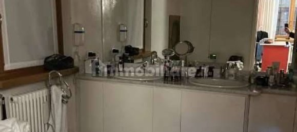 4 bedrooms Villa in Erba, Italy No. 3279 11