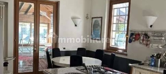 4 bedrooms Villa in Erba, Italy No. 3279 7