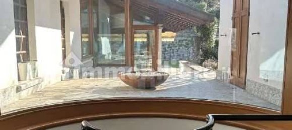 4 bedrooms Villa in Erba, Italy No. 3279 9