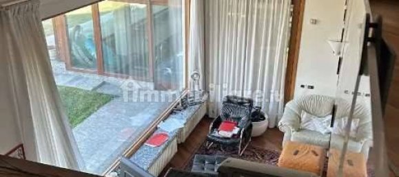 4 bedrooms Villa in Erba, Italy No. 3279 6