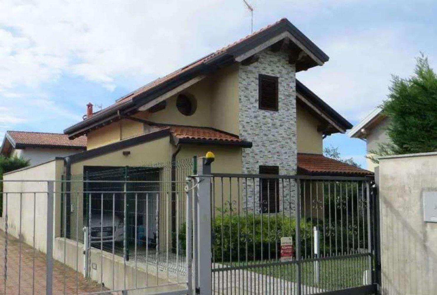 4-Zimmer Haus in Cogliate, Italy, Nr. 3687