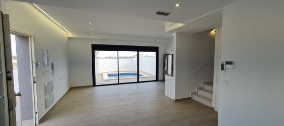 Villa de 3 dormitorios en La Zenia, Spain No. 2850 3
