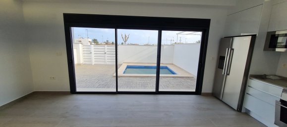 Villa de 3 dormitorios en La Zenia, Spain No. 2850 4