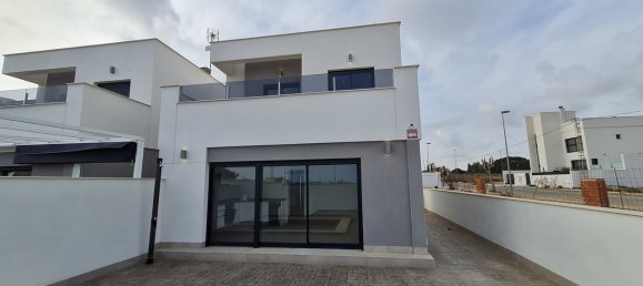 Villa de 3 dormitorios en La Zenia, Spain No. 2850 2