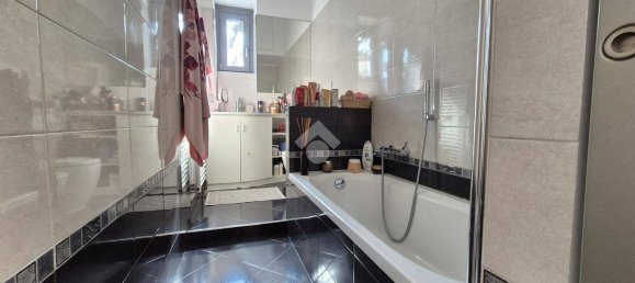 3 bedrooms Apartment in Milan, Italy No. 374042 8