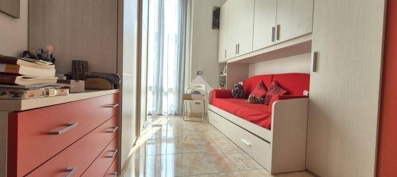 3 bedrooms Apartment in Milan, Italy No. 374042 10