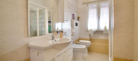 Apartamento de 3 habitaciónes en Reggio Emilia, Italy No. 2282 39