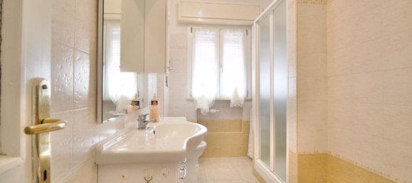 Apartamento de 3 habitaciónes en Reggio Emilia, Italy No. 2282 28