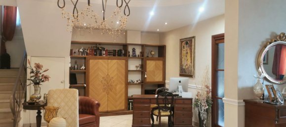 6 bedrooms House in Taranto, Italy No. 342653 4