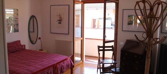 6 rooms Apartment in Carrara, Italy No. 51209 5