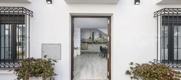 3 bedrooms Townhouse in Estepona, Spain No. 183164 2