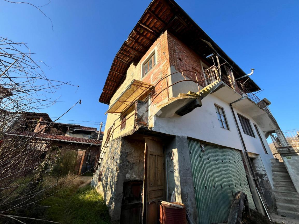 4 rooms House in Castellamonte, Italy No. 68844