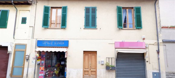 Apartamento de 4 habitaciónes en Montevarchi, Italy No. 151914 9