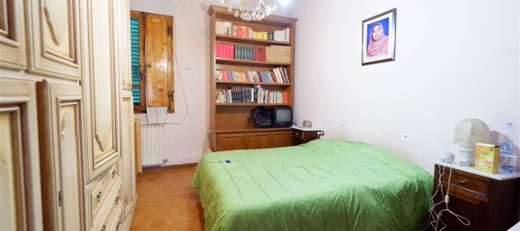 Apartamento de 4 habitaciónes en Montevarchi, Italy No. 151914 2