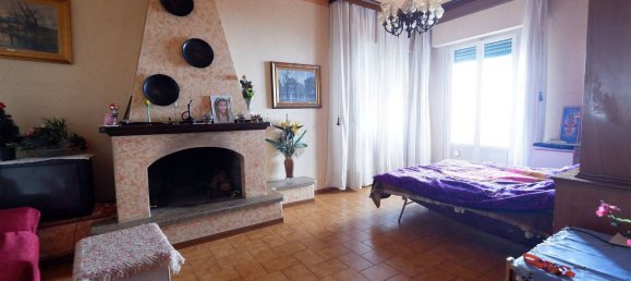 Apartamento de 4 habitaciónes en Montevarchi, Italy No. 151914 5