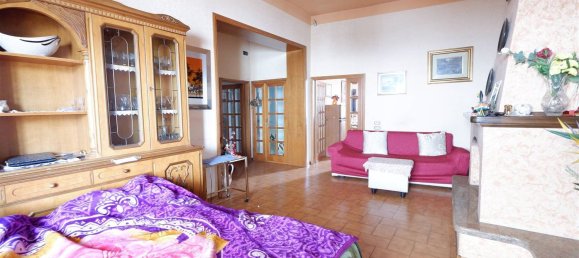 Apartamento de 4 habitaciónes en Montevarchi, Italy No. 151914 6