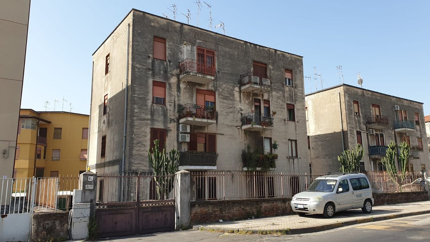 Apartamento de 3 dormitorios en Catania, Italy No. 326919