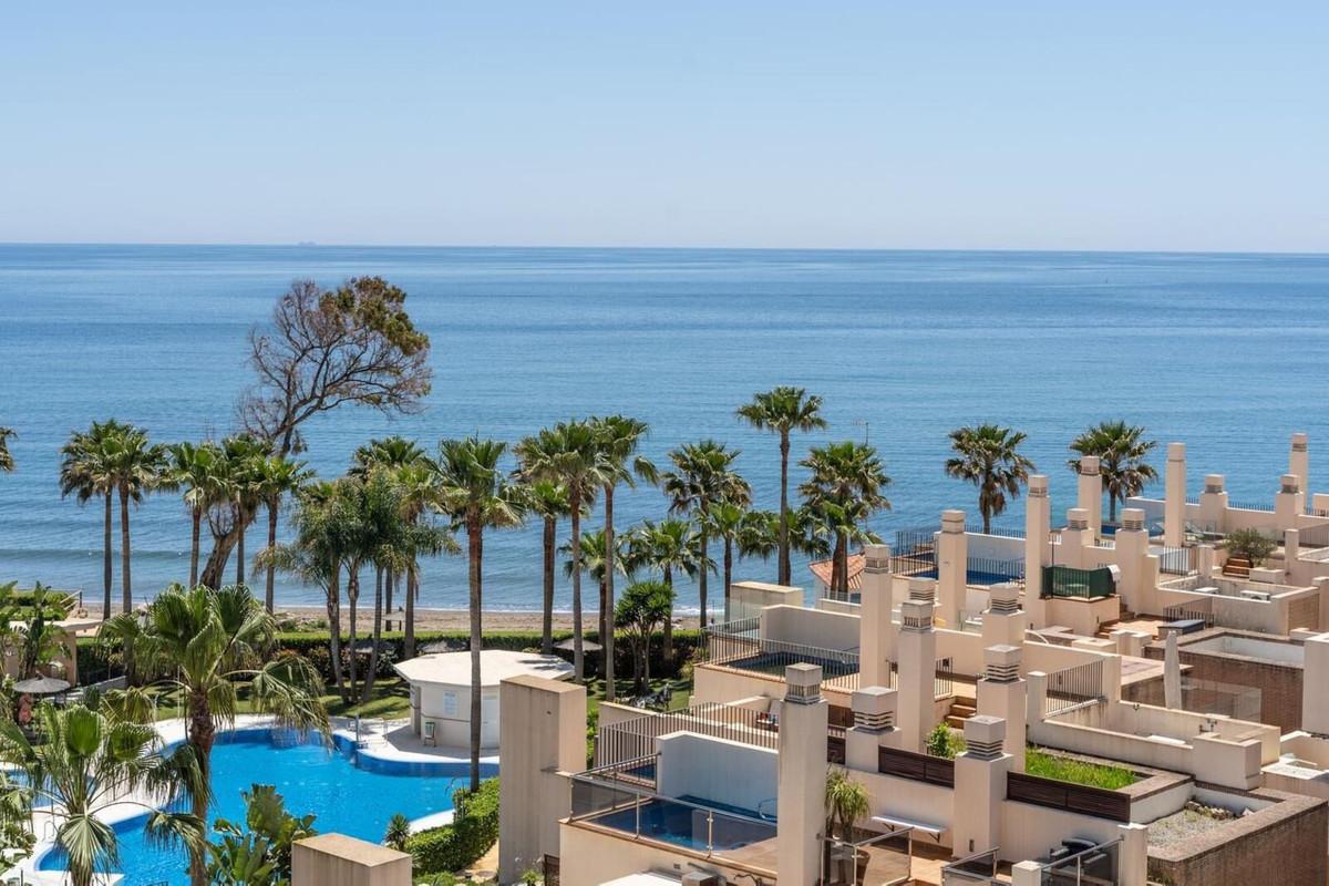 2 bedrooms Penthouse in Estepona, Spain No. 53571