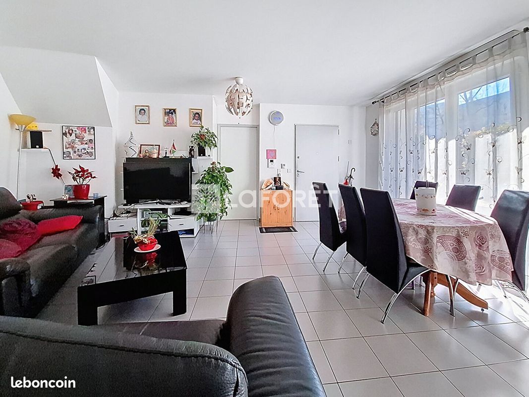 4 bedrooms Duplex in Cachan, France No. 121347